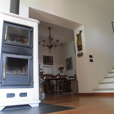 Villa Emilia Castronno Esterno foto
